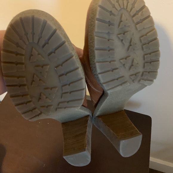 Clogs - Picture 3 of 3